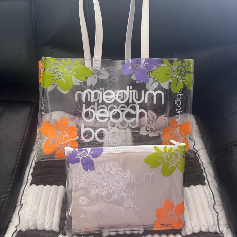 Bloomingdale's beach bag / travel pouch new